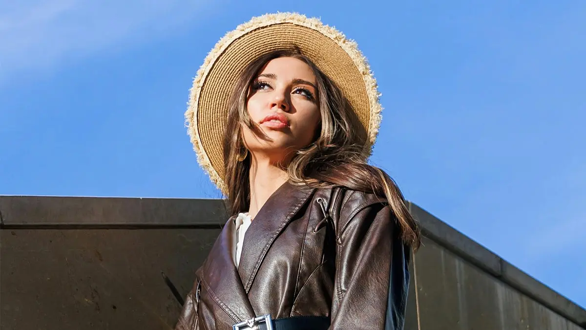 Wakacyjna metamorfoza – kolorowe soczewki kontaktowe