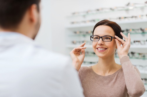 Optyk, okulista, optometrysta – czym się różnią?
